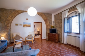 Apartment, 1 Bedroom | Living area | Flat-screen TV - Agriturismo il Palagetto (Pomarance)
