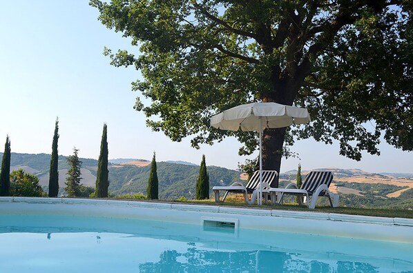 Seasonal outdoor pool, open 9:00 AM to 8:00 PM, sun loungers - Agriturismo il Palagetto (Pomarance)