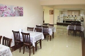 Free daily buffet breakfast