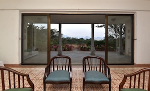 Suite estudio familiar | Escritorio, espacio para trabajar con un portátil, camas supletorias