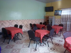 Desayuno continental gratuito y diario