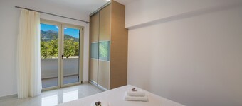 Bounatsa Studios & Apartments