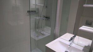 Baignoire, papier de toilette