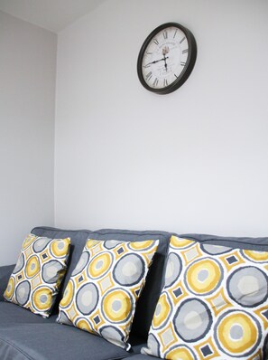 Apartamento empresarial | Área de estar | TV de tela plana