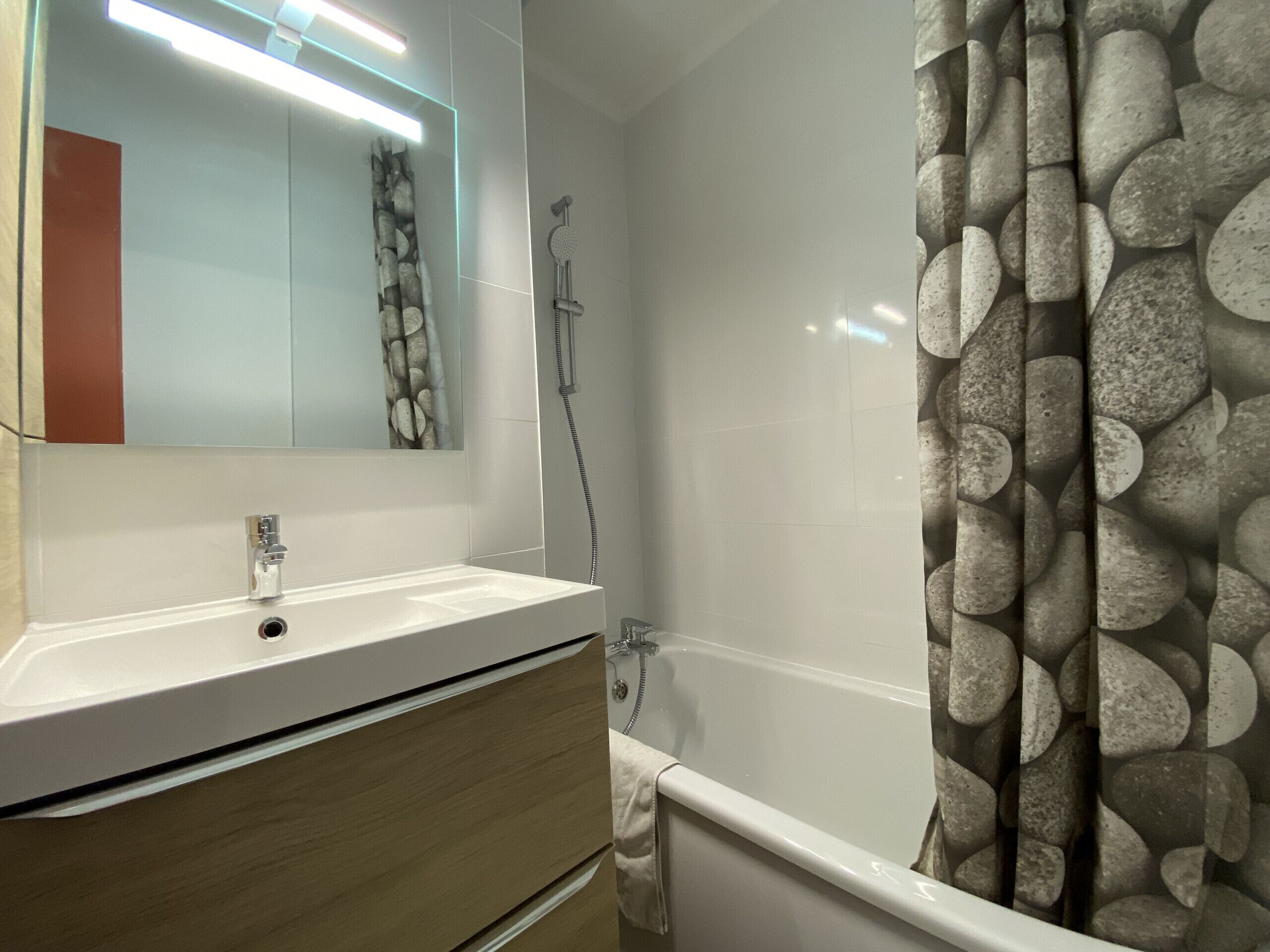 Baignoire, papier toilette