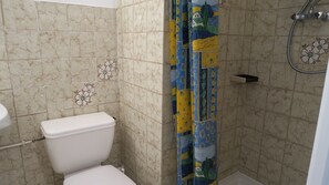 Een douche, toiletpapier