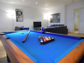 Games room - Modern 2 bedroom Apt next to SSE Hydro and SEC (Glasgow)