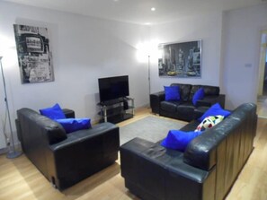 TV, Netflix, streaming services, offices - Modern 2 bedroom Apt next to SSE Hydro and SEC (Glasgow)