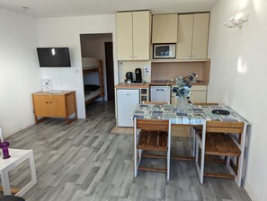 Kühlschrank, Mikrowelle, Geschirrspüler