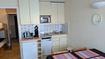 Fridge, microwave, dishwasher, coffee/tea maker