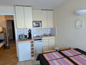 Kühlschrank, Mikrowelle, Geschirrspüler