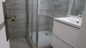 Baignoire, papier de toilette