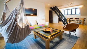 Apartment (2 Bedrooms) | Living room | 40-inch TV with cable channels - Charming Triplex Near Avenue Louise (Brussels)