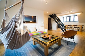 Appartement (2 Bedrooms) | Salle de séjour | Télévision de 40 pouces avec chaßnes par cùble