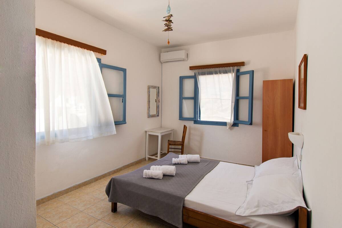 Classic Room | Premium bedding, laptop workspace, soundproofing, free WiFi