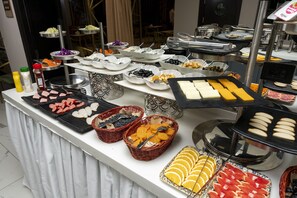 Desayuno buffet todos los días (con cargo) 