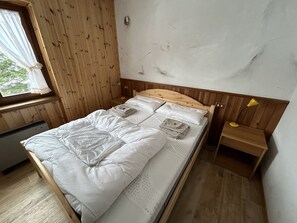 3 slaapkamers, een strijkplank/strijkijzer, wifi, beddengoed