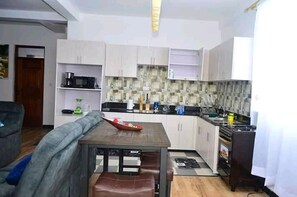 Shared kitchen - Lux Furnished Apartment (Nakuru)