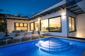 Outdoor pool, a heated pool - The Olive Exclusive holiday home (Okrug)