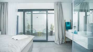 Villa - privat pool | 4 soveværelser, individuelt design, individuel indretning, skrivebord