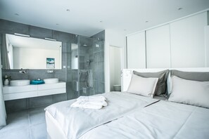 4 bedrooms, individually decorated, individually furnished, desk - The Olive Exclusive holiday home (Okrug)
