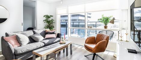 Luksusleilighet, 2 soverom | Oppholdsområde | Smart-TV