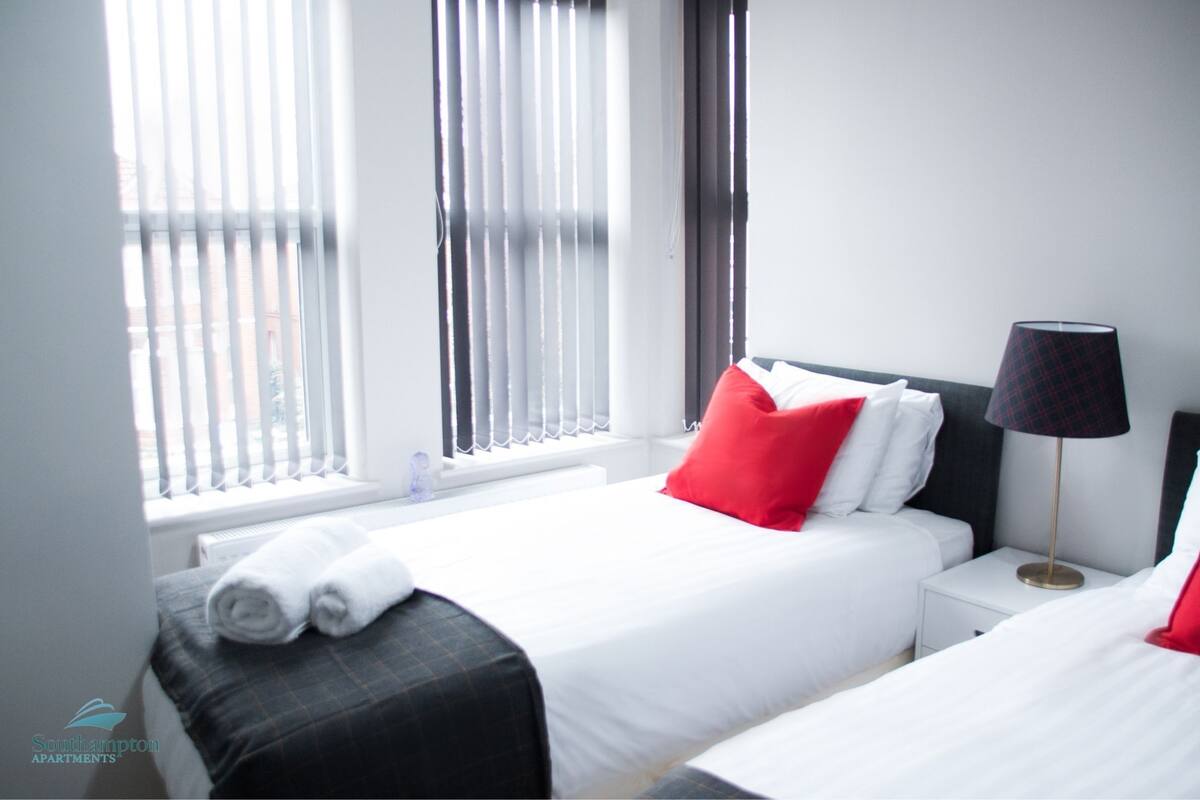 Two Bedroom Apartment (Sleeps 5) | 1 bedroom, iron/ironing board, free WiFi, bed sheets
