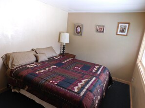 6 makuuhuonetta, työpöytä, vauvan matkasänky, Wi-Fi