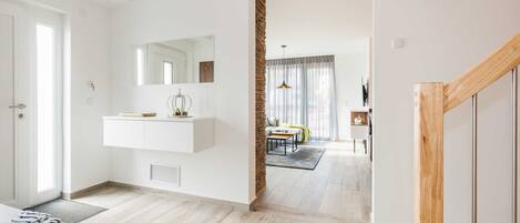 المنشأة من الداخل