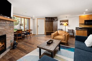 Unclassified image, 4 of 38, button