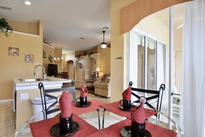 Dining - Windsor Palms luxury gated resort 4 bedroom, 3 bath house with pool and spa (Kissimmee)
