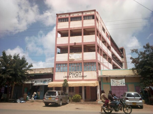 Exterior - Pivot Restaurant And Lodge (Mwingi)