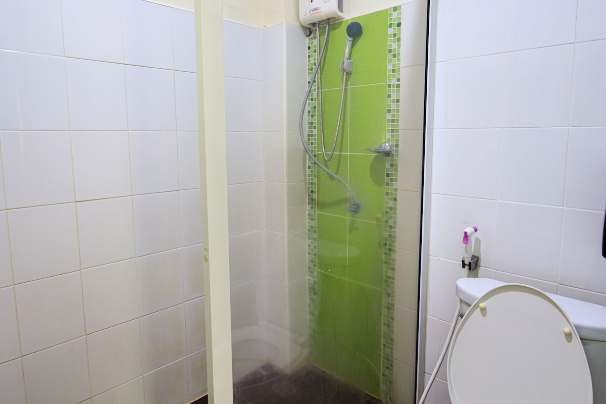 Baño | Regadera, amenidades de baño gratuitas, toallas