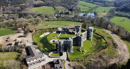 Escape to Pembrokeshire! Charming, spacious cottage - well located for exploring
