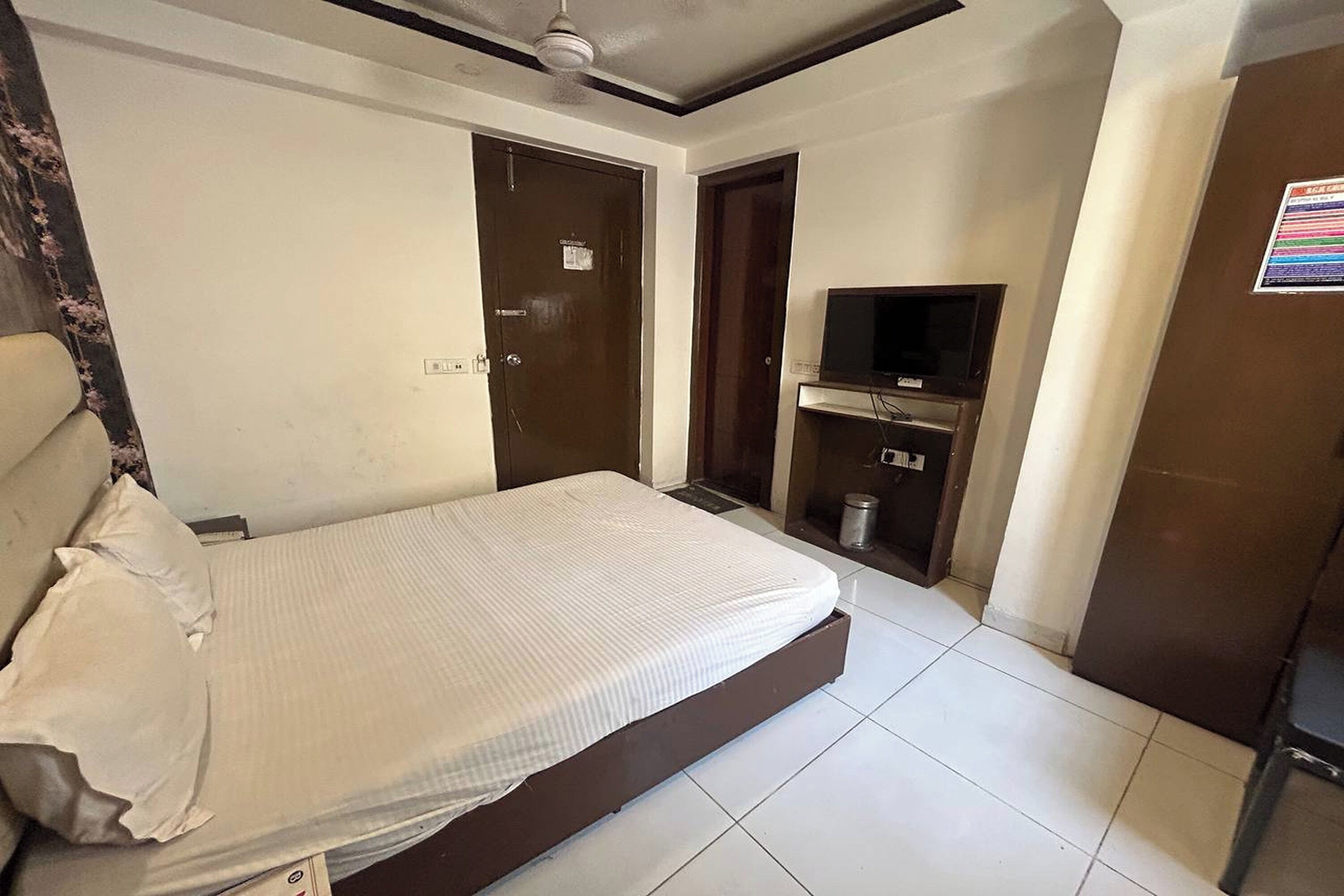 deluxe room | egyptian cotton sheets, premium bedding, down duvets, pillow-top beds