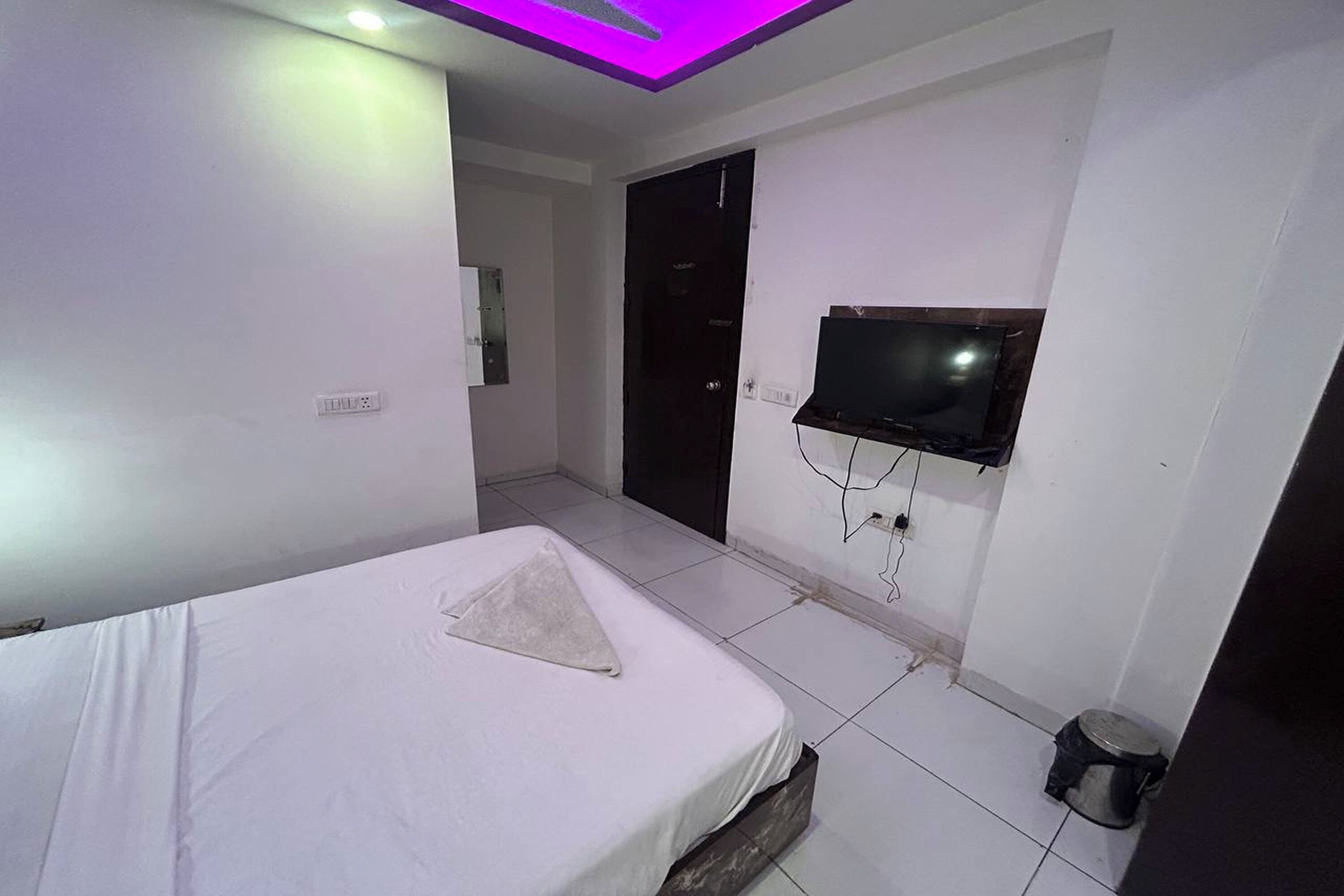 deluxe room | egyptian cotton sheets, premium bedding, down duvets, pillow-top beds