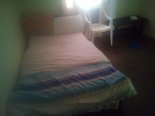Single Room | Desk, blackout drapes, bed sheets - Damuku Guest House Eldoret (Eldoret)