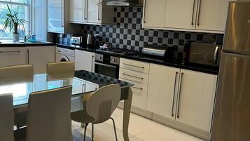 Coffee/tea maker, fridge, microwave, oven