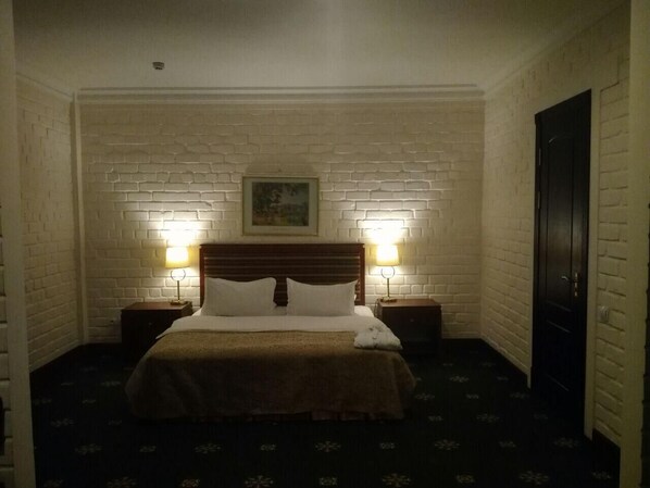 Junior-Suite | Zimmersafe, kostenloses WLAN, Bettwäsche