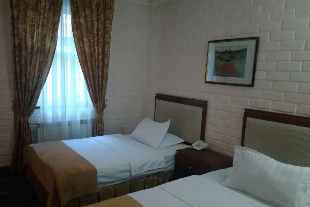 In-room safe, WiFi (free), bed sheets
