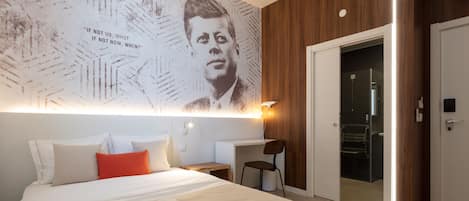 Standard Double Room | In-room safe, desk, soundproofing, iron/ironing board