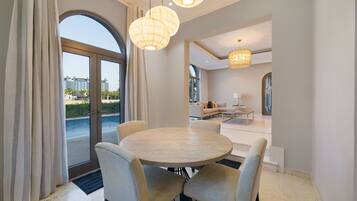 Deluxe Villa, 6 Bedrooms | Dining room