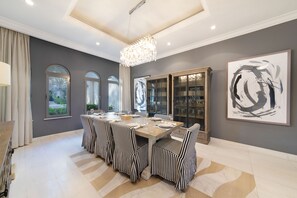 Villa Deluxe, 6 habitaciones | Comedor