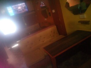 Free daily continental breakfast - Roadside Inn Restaurant (Nyeri)