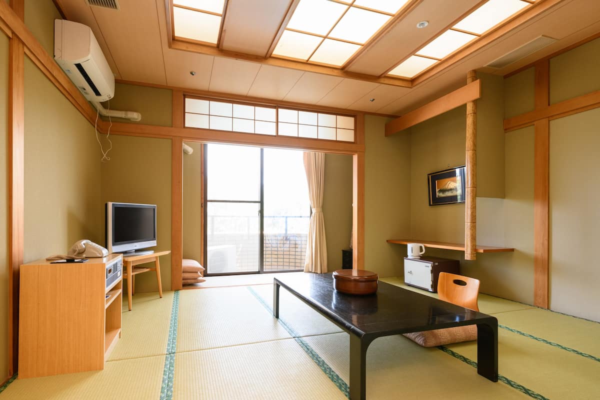 Kamar Triple, Bebas Asap Rokok, kamar mandi umum (Japanese) | Brankas, meja kerja, ruang kerja ramah laptop, dan Wi-Fi gratis