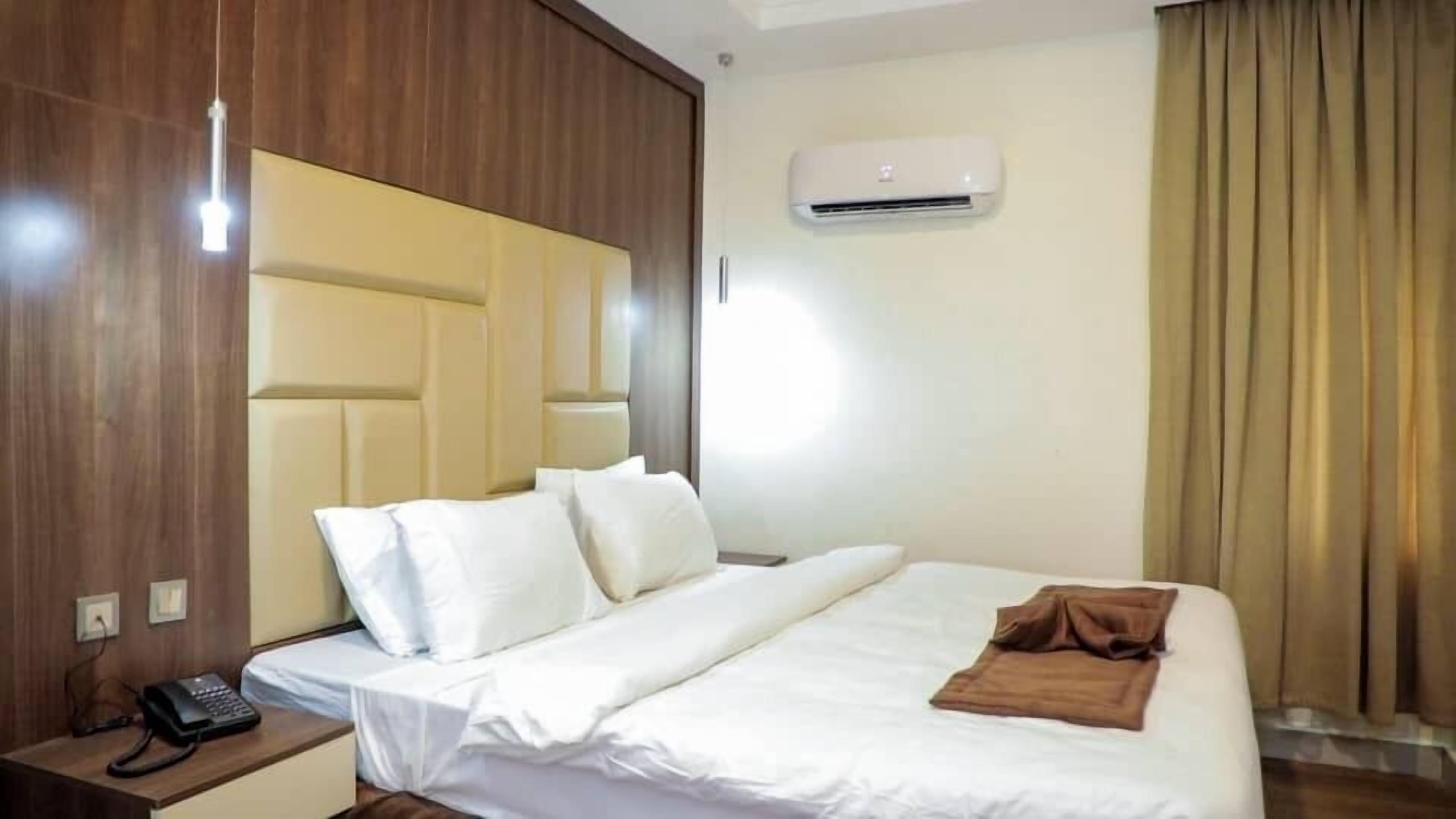 Free WiFi, bed sheets