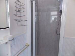 Bathroom shower - Starlight Guest House (Blackpool)