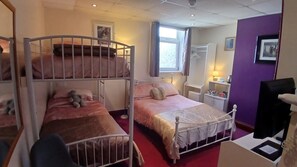 Family Double Room | Hypo-allergenic bedding, individually decorated, individually furnished - Starlight Guest House (Blackpool)
