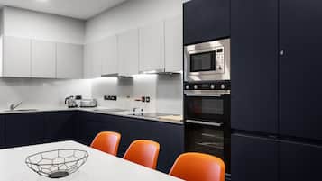 Apartment, 4 Bedrooms | Private kitchen