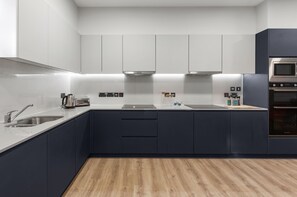 冰箱、微波炉、烤箱、炉灶